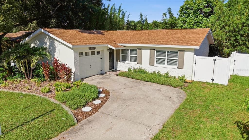 8327 JENNIFER LANE SEMINOLE, FL 33777