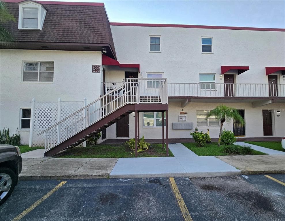 9009 TUDOR DRIVE UNIT G107 TAMPA, FL 33615