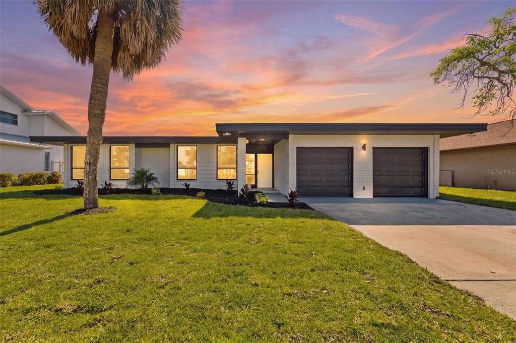 3917(r) E EDEN ROC CIRCLE TAMPA, FL 33634