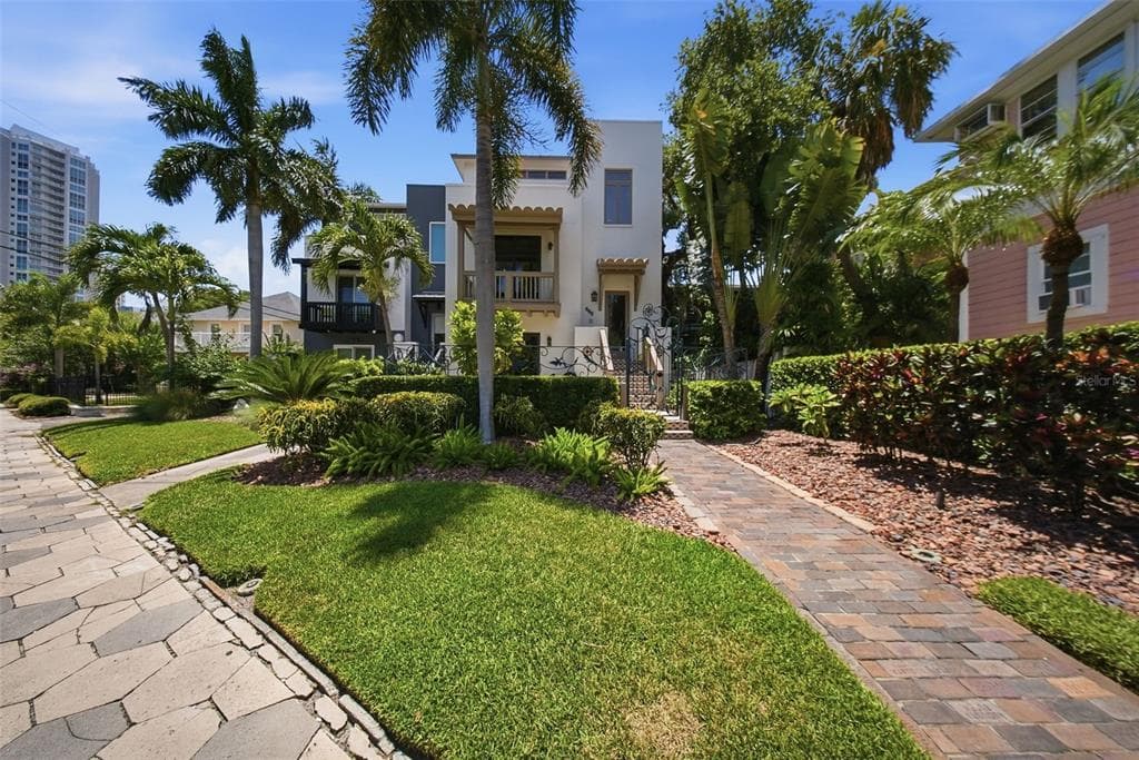 650 BEACH DRIVE NE ST PETERSBURG, FL 33701