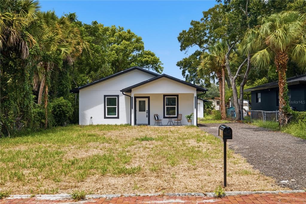 547 CYPRESS STREET TARPON SPRINGS, FL 34689