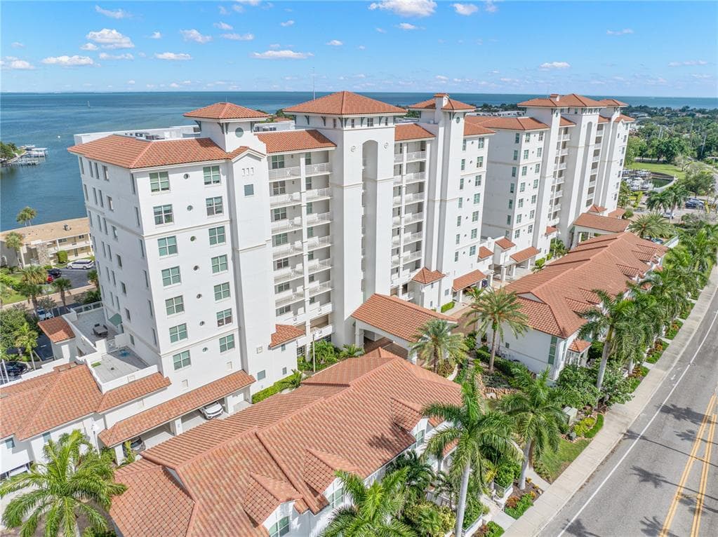 1325 SNELL ISLE BOULEVARD NE UNIT 812