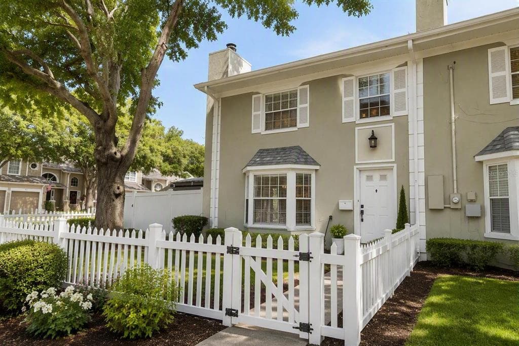 3323 W SWANN AVENUE