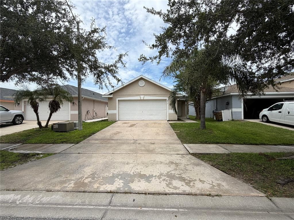 2413 RUDDENSTONE WAY KISSIMMEE, FL 34744