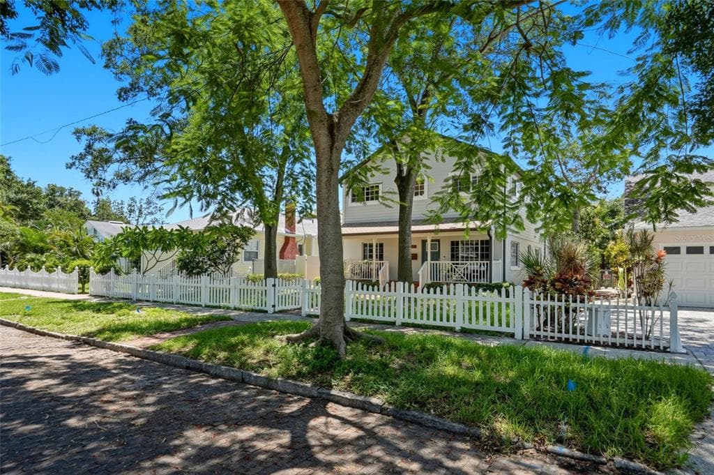 2720 10TH STREET N ST PETERSBURG, FL 33704