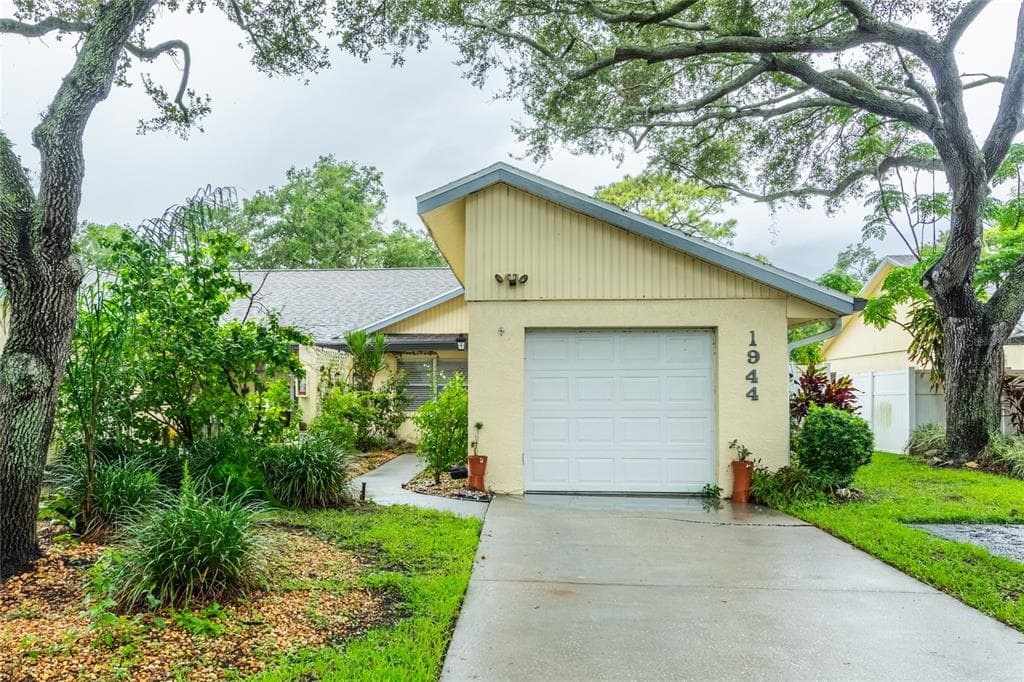 1944 ELAINE DRIVE UNIT 1944 CLEARWATER, FL 33760