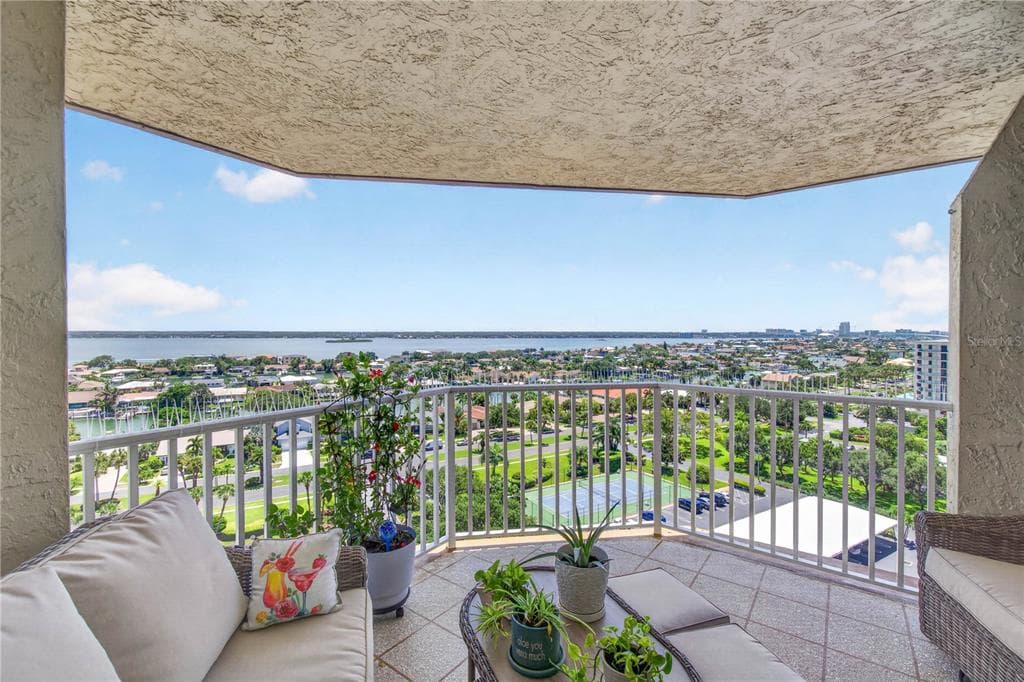 736 ISLAND WAY UNIT 1202 CLEARWATER BEACH, FL 33767