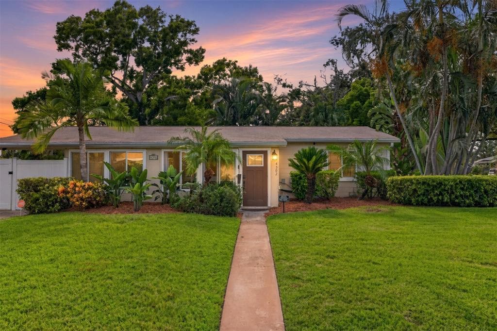 4392 WALNUT STREET NE ST PETERSBURG, FL 33703