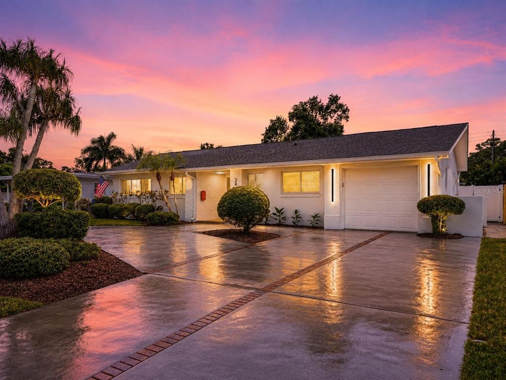 2400 66TH TERRACE S ST PETERSBURG, FL 33712
