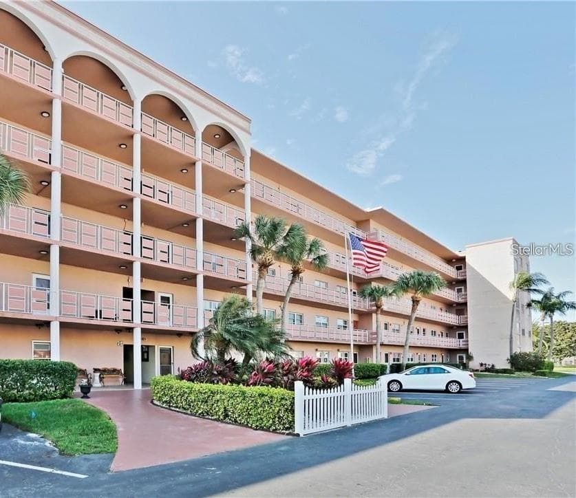 5521 80TH STREET N UNIT 302 ST PETERSBURG, FL 33709