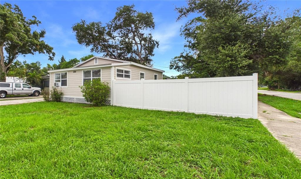 5001 RENA STREET N ST PETERSBURG, FL 33709