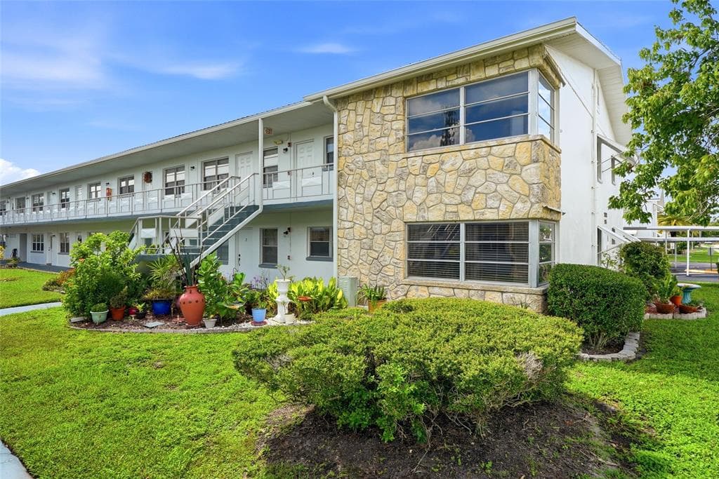 5895 18TH STREET N UNIT 1 ST PETERSBURG, FL 33714