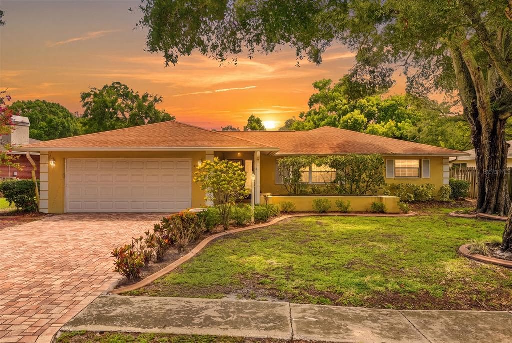 828 WOODLAND DRIVE PALM HARBOR, FL 34683