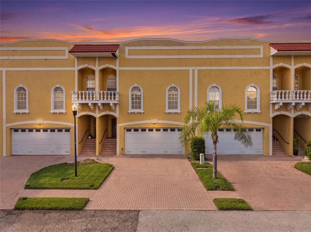 515 VILLA TREVISO COURT APOLLO BEACH, FL 33572