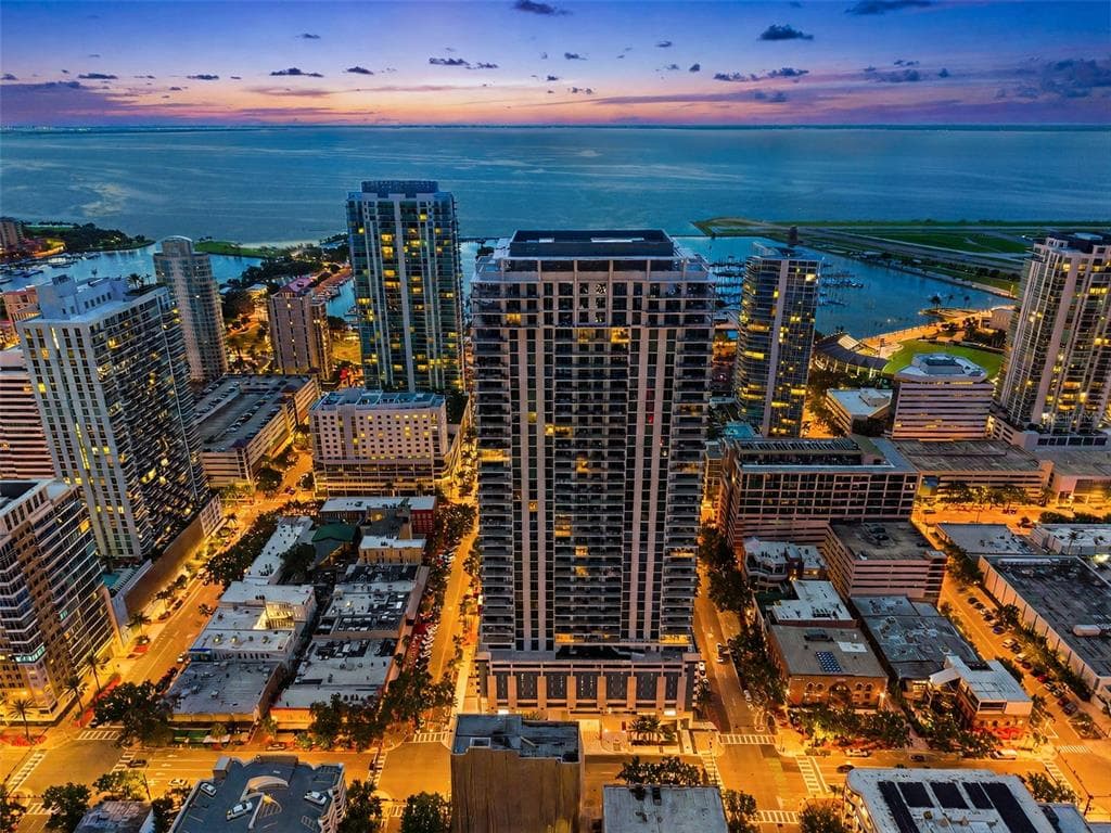 275 1ST AVENUE S UNIT 1902 ST PETERSBURG, FL 33701