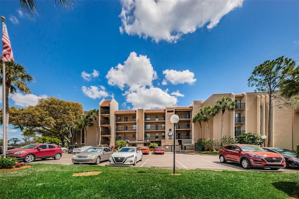 90 S HIGHLAND AVENUE UNIT 214 TARPON SPRINGS, FL 34689