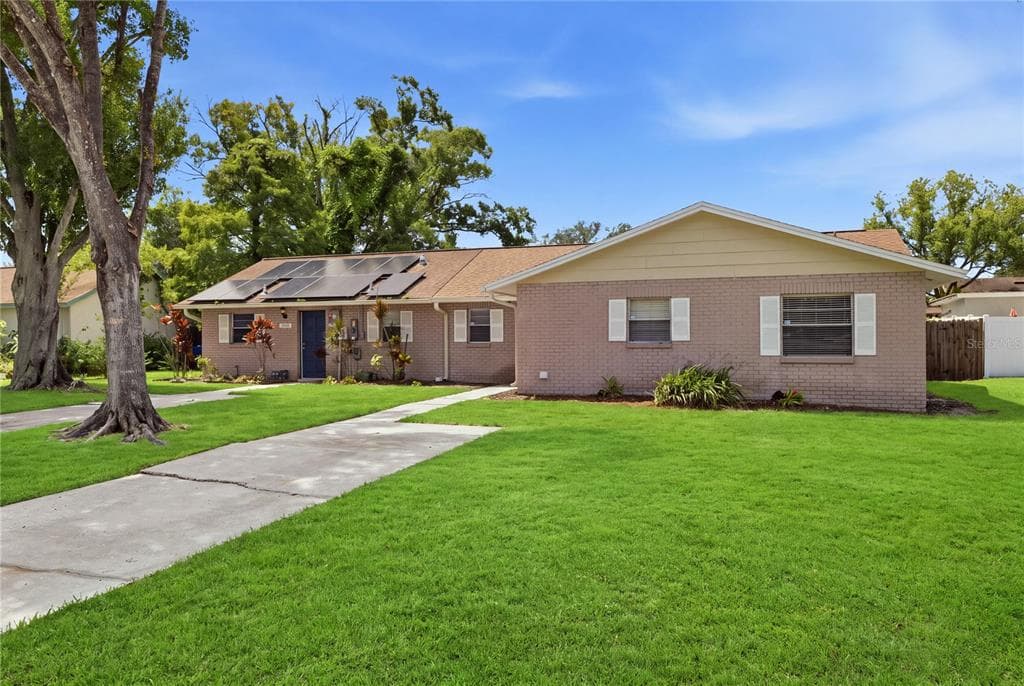 5108 LAWNTON COURT TAMPA, FL 33624