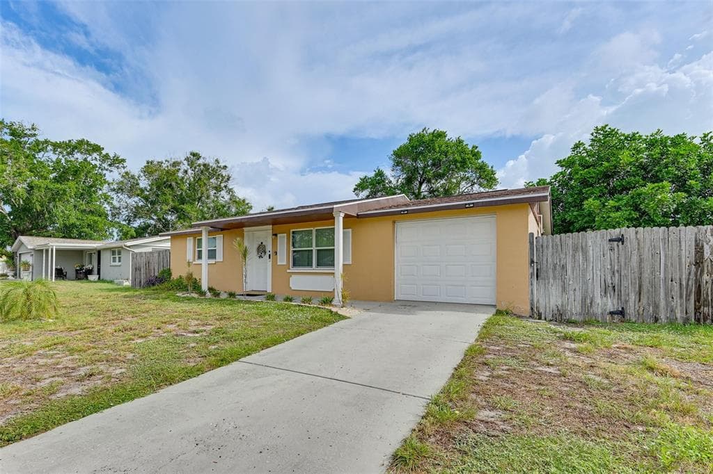 9746 LAKE CHRISE LANE PORT RICHEY, FL 34668