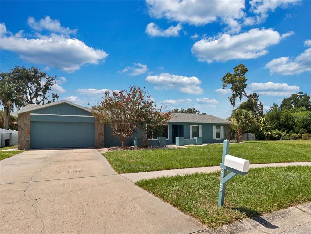 2423 BUCKHORN MANOR DRIVE VALRICO, FL 33594