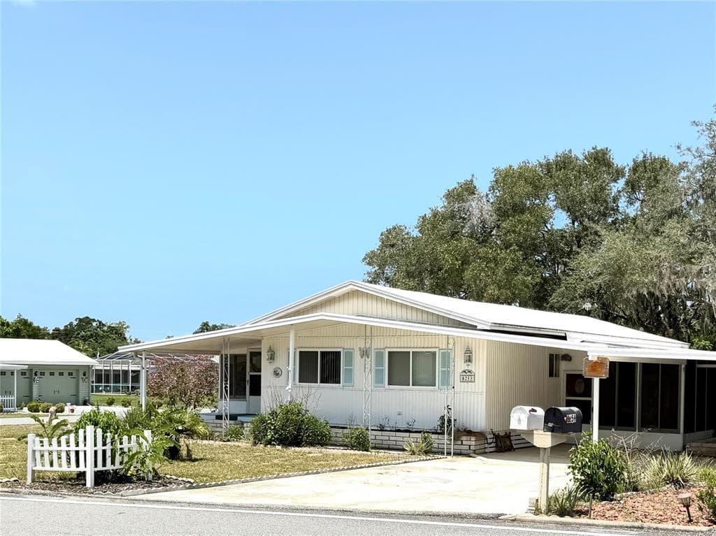 8253 HIGHPOINT BOULEVARD BROOKSVILLE, FL 34613