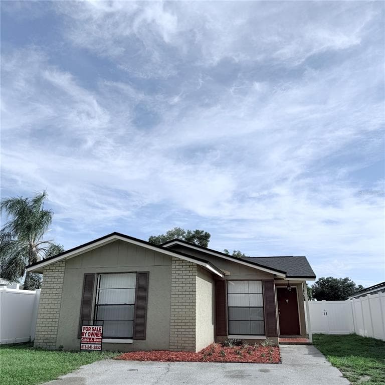 8237 RAVENCROFT DRIVE TAMPA, FL 33615