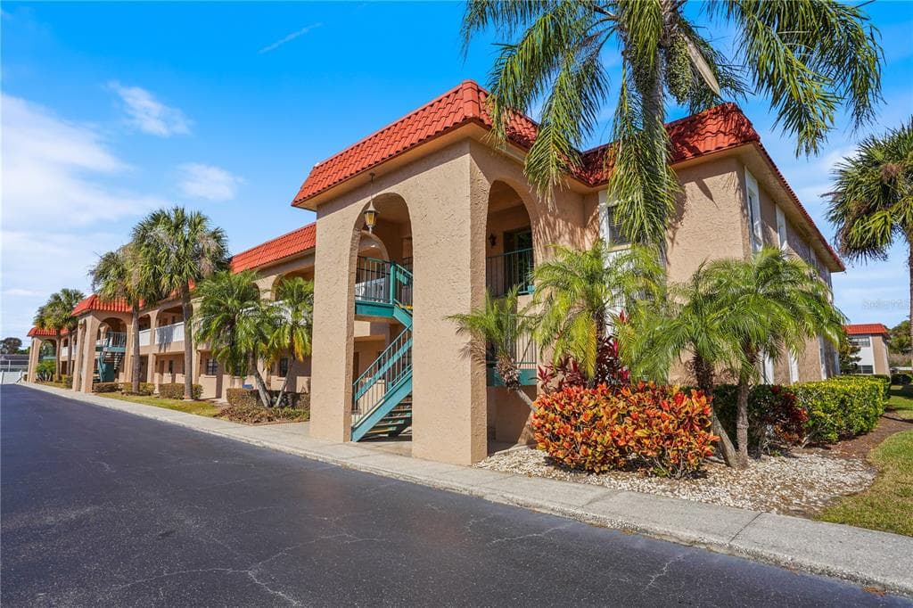 1750 BELLEAIR FOREST DRIVE UNIT C20 BELLEAIR, FL 33756