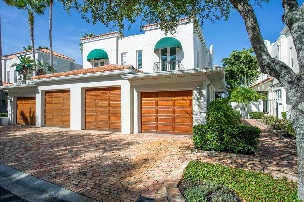 1109 ABBEYS WAY TAMPA, FL 33602