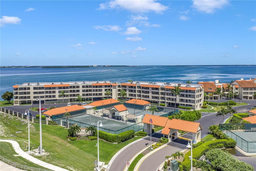 103 1ST STREET E UNIT 313 ST PETERSBURG, FL 33715