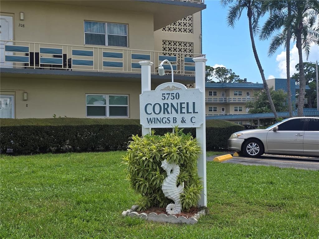 5750 80TH STREET N UNIT B206 ST PETERSBURG, FL 33709
