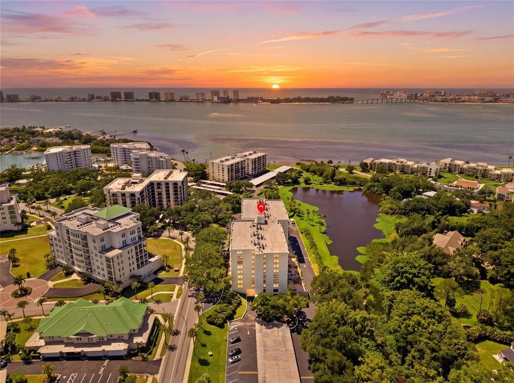 220 BELLEVIEW BOULEVARD UNIT 207 BELLEAIR, FL 33756