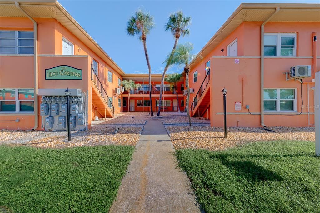 121 46TH AVENUE UNIT 2G ST PETE BEACH, FL 33706