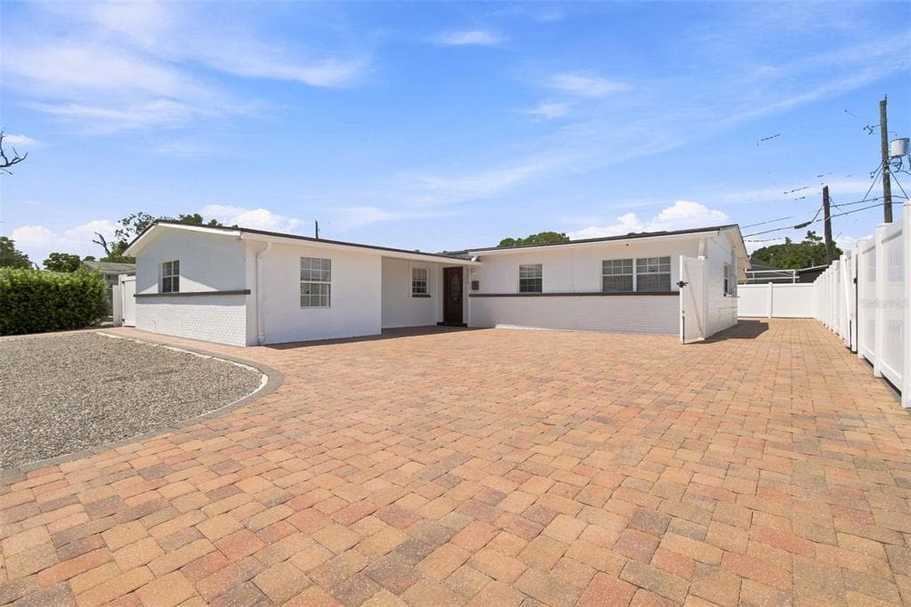 6033 AMBASSADOR DRIVE TAMPA, FL 33615