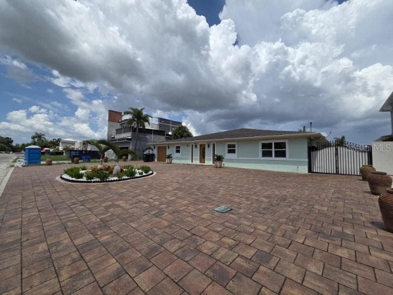 3927 E EDEN ROC CIRCLE TAMPA, FL 33634