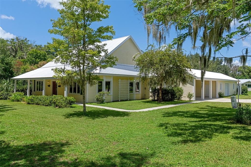 8779 E ORANGE AVENUE FLORAL CITY, FL 34436