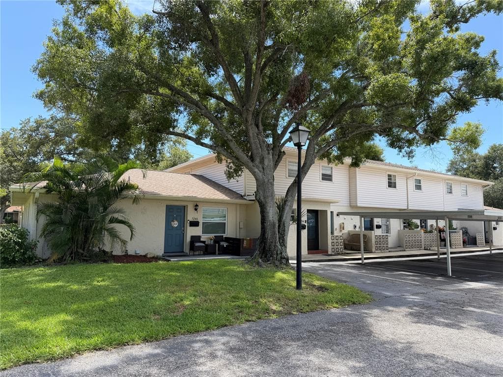 7242 STONE HAVEN COURT N UNIT 7242