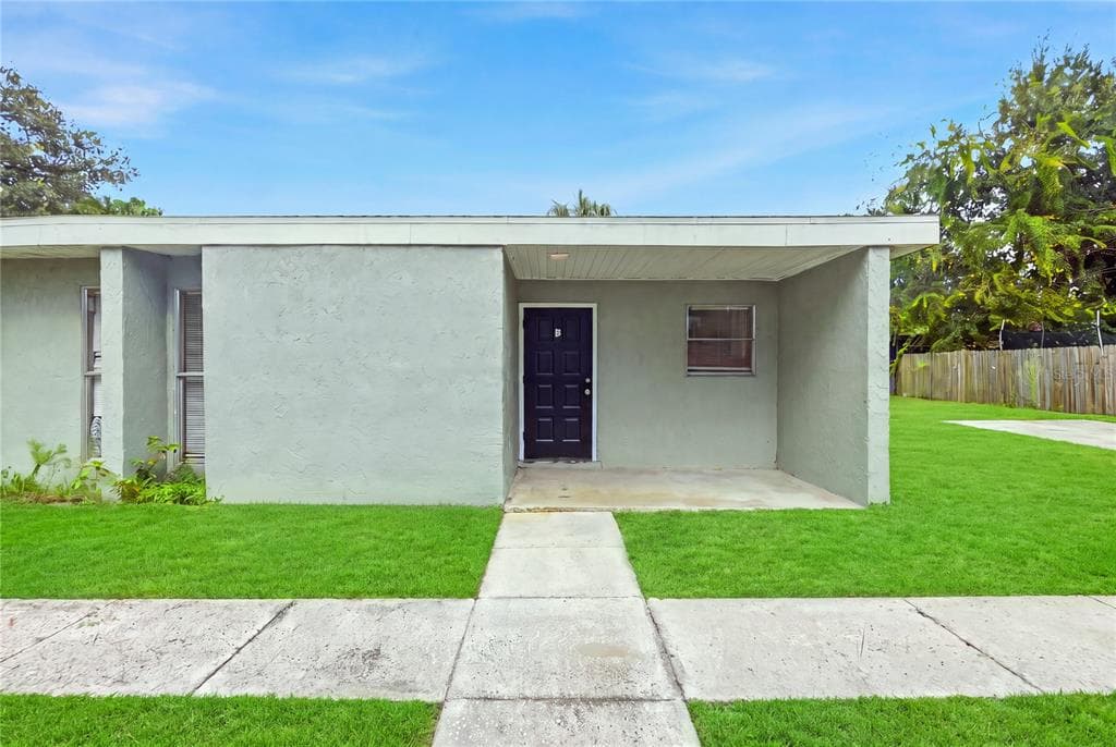 1009 E HOLLAND AVENUE TAMPA, FL 33612