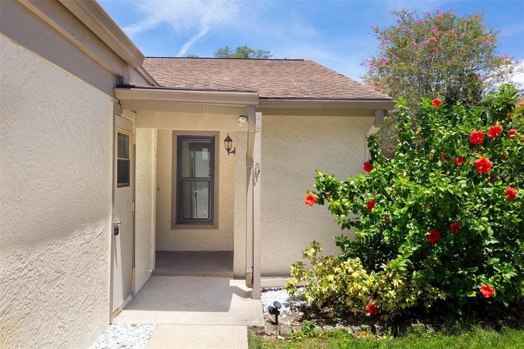 1306 GOLFVIEW DRIVE TARPON SPRINGS, FL 34689