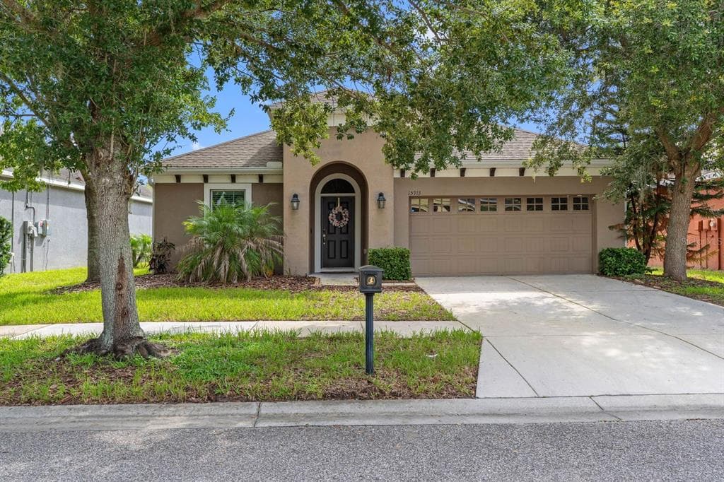 15913 OAKLEAF RUN DRIVE LITHIA, FL 33547
