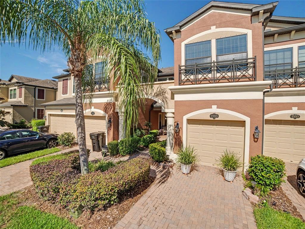 1985 LAKE WATERS PLACE LUTZ, FL 33558