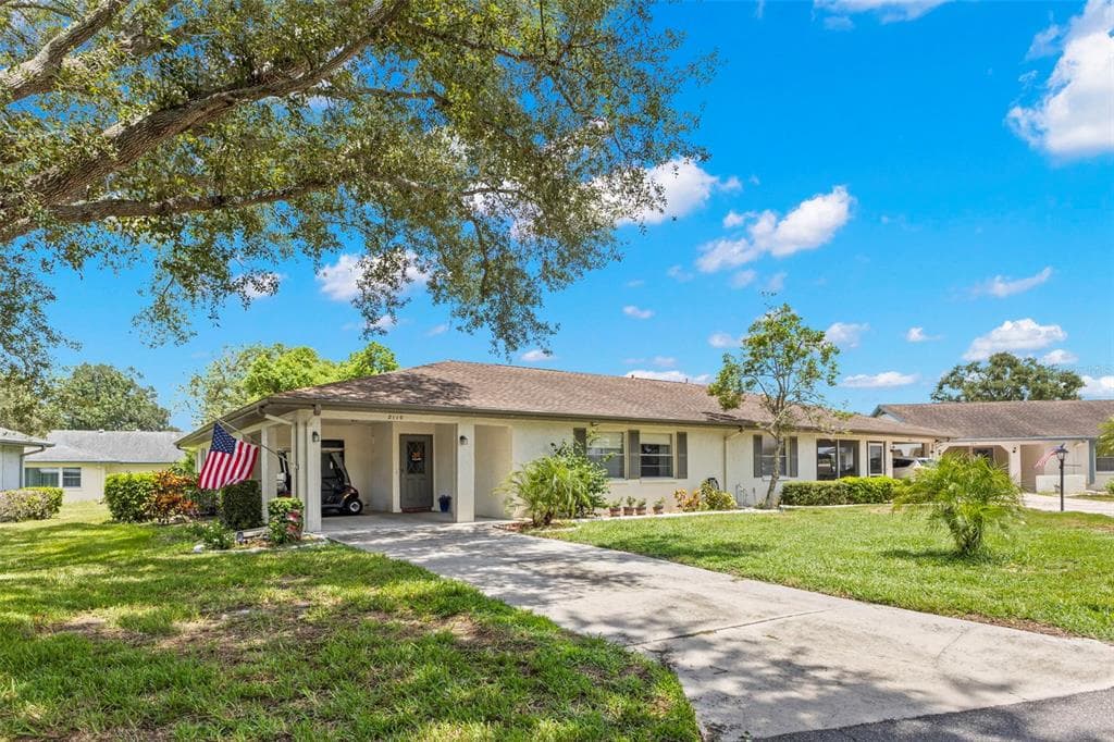 2110 HARLESTON PLACE SUN CITY CENTER, FL 33573