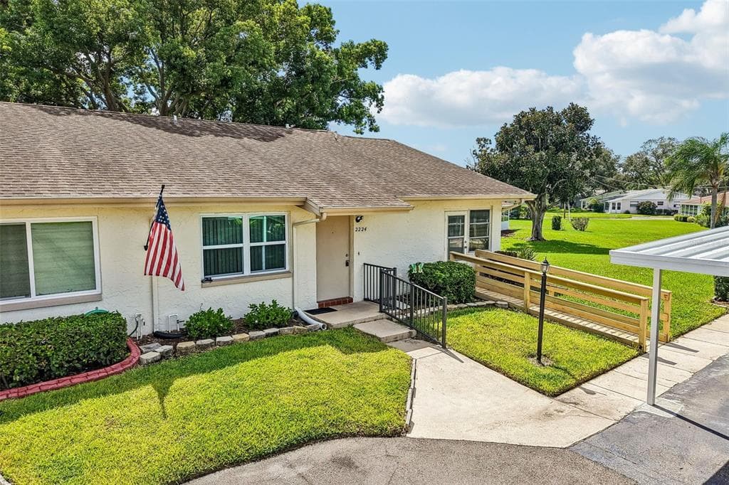 2224 GRENADIER DRIVE SUN CITY CENTER, FL 33573