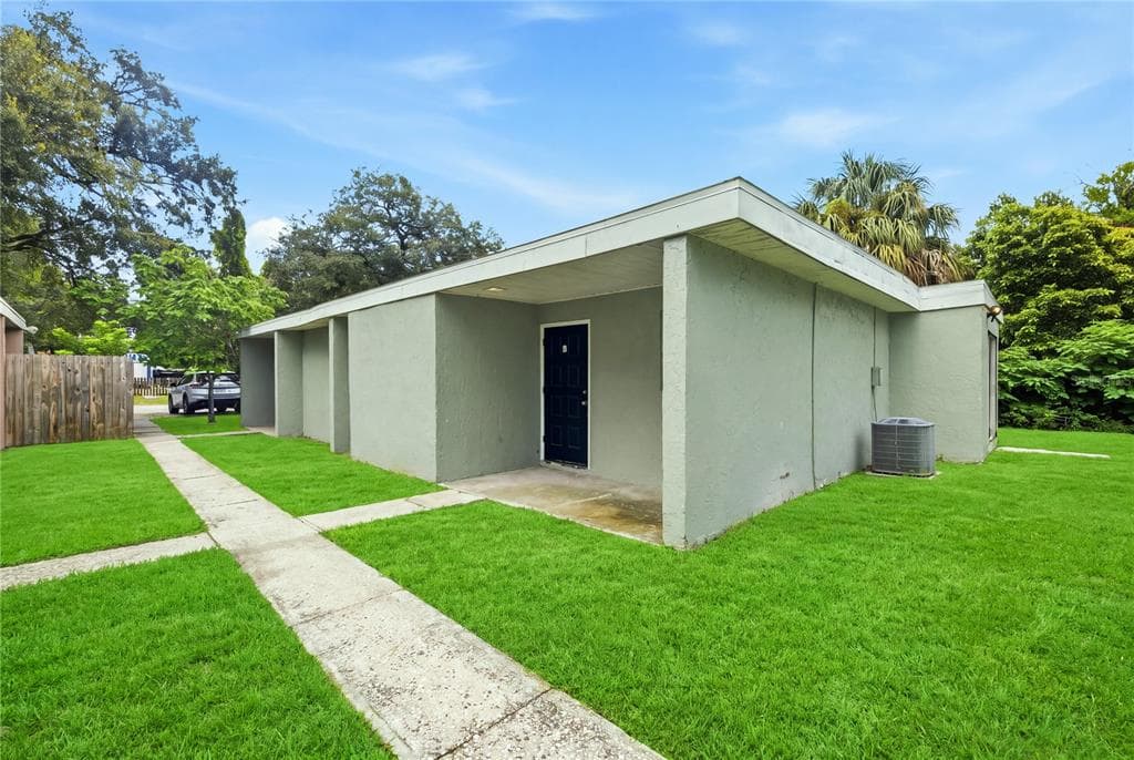1009 E HOLLAND AVENUE TAMPA, FL 33612