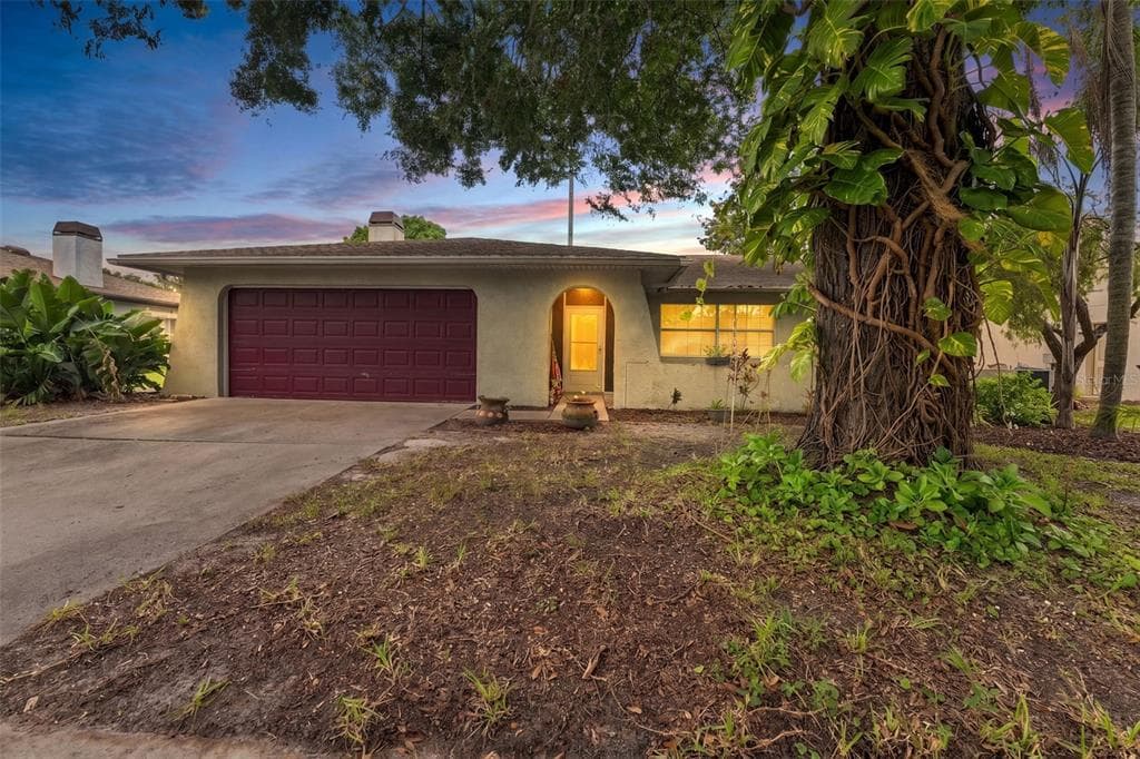 2202 CITRUS HILL LANE