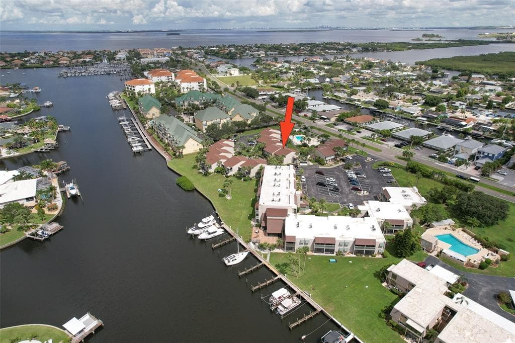 1028 APOLLO BEACH BOULEVARD UNIT 4 APOLLO BEACH, FL 33572