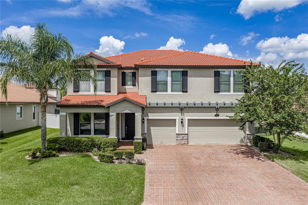 1902 VIA LAGO DRIVE LAKELAND, FL 33810