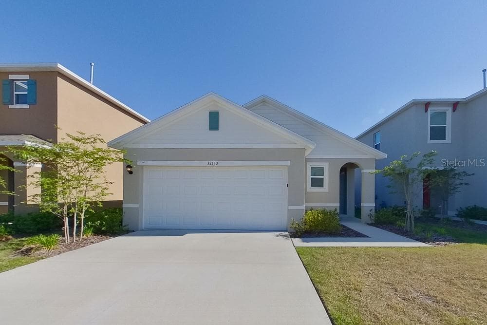 32142 KATELIN CIRCLE LEESBURG, FL 34748