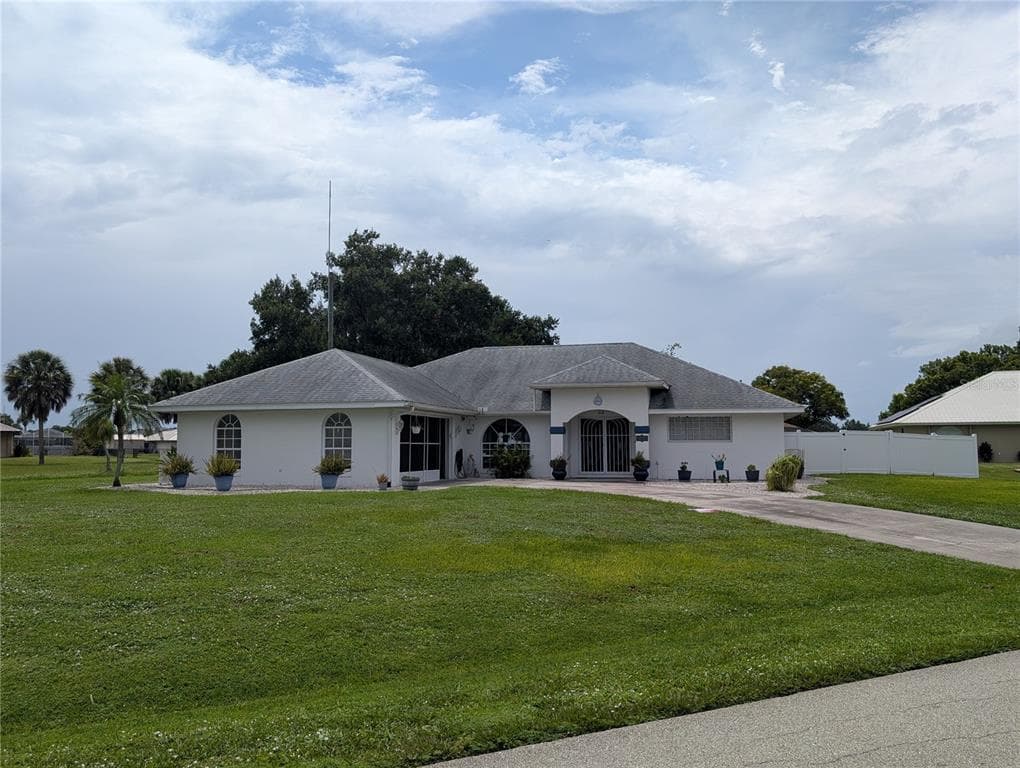 6233 PEBBLE LANE SEBRING, FL 33876