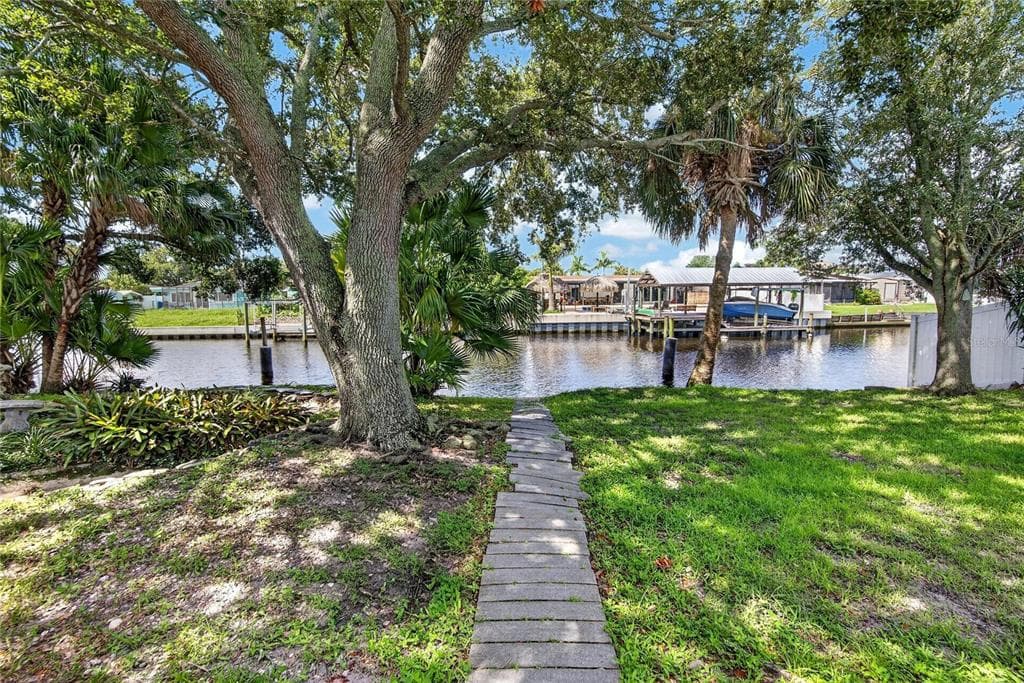 10718 DRUMMOND RD TAMPA, FL 33615