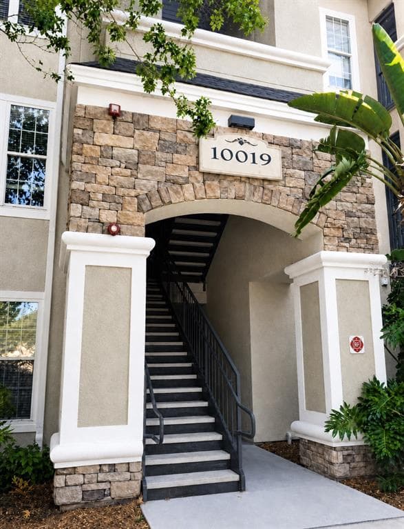 10019 COURTNEY PALMS BOULEVARD UNIT 103 TAMPA, FL 33619