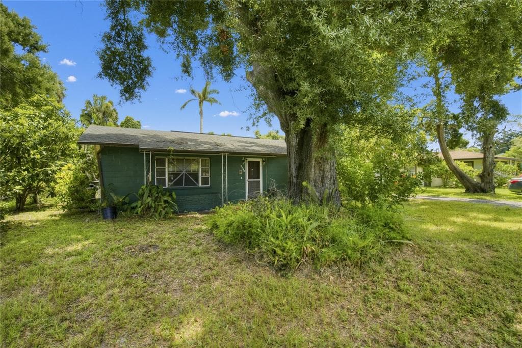 5803 13TH STREET E BRADENTON, FL 34203